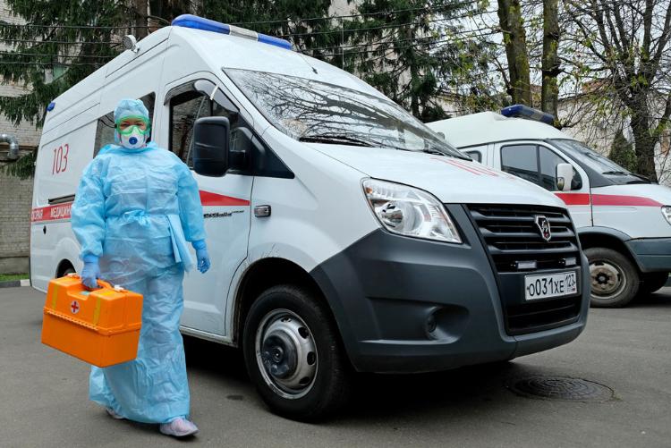 Реанимобиль СкорМедДС с изолирующей капсулой для перевозки больных COVID-19 в Москве